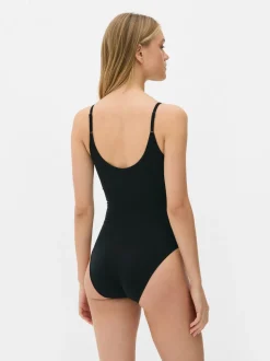 Bezszwowe body modelujące z głębokim dekoltem