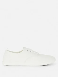 Buty sportowe z haftem na płaskiej platformie