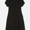 Dżersejowa sukienka w kropki z dekoltem w serek