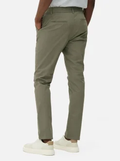 Elastyczne chinosy o kroju slim