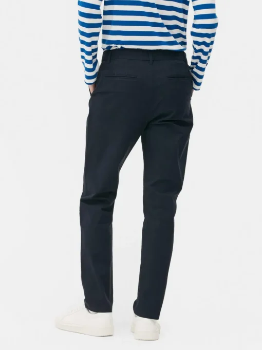 Elastyczne chinosy o kroju slim fit