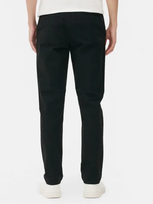 Elastyczne chinosy o kroju slim fit