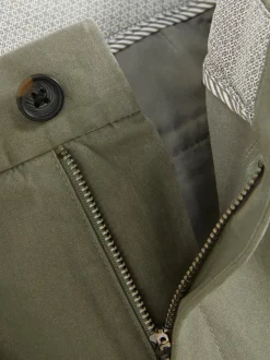 Elastyczne chinosy o kroju slim