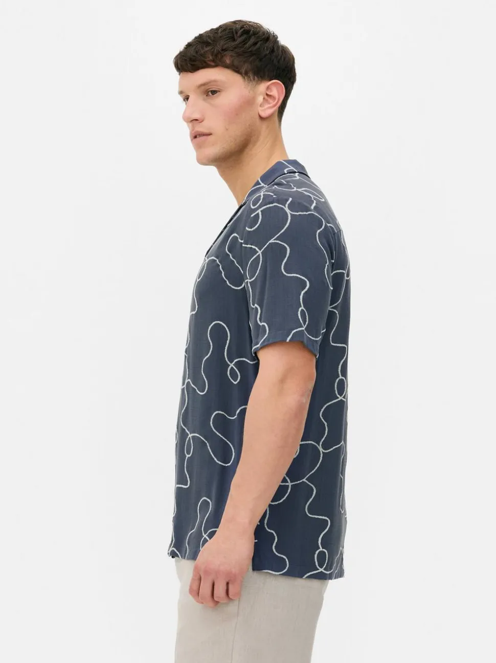 Flokowana koszula Kem z abstrakcyjnym wzorem