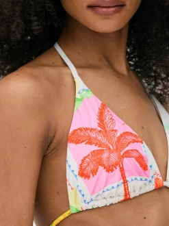Haftowana trójkątna góra od bikini