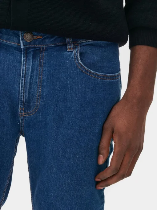 Jeansy o kroju skinny