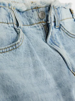 Jeansy z szeroką nogawką i postrzępionym obszyciem