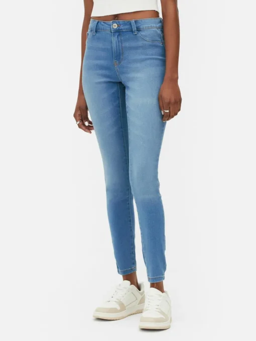 Jeansy ze średnim stanem o kroju skinny | standard