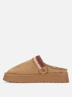 Kapcie typu chodaki z podszewką