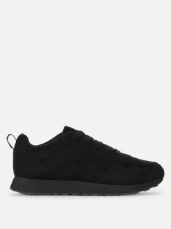 Klasyczne sznurowane buty sportowe