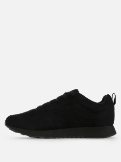 Klasyczne sznurowane buty sportowe