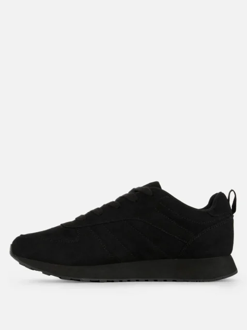 Klasyczne sznurowane buty sportowe