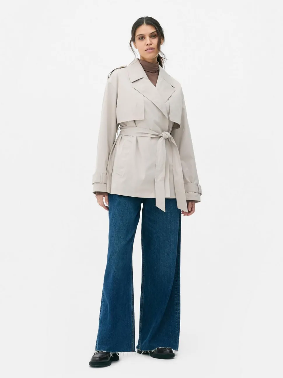 Krótki prochowiec z paskiem