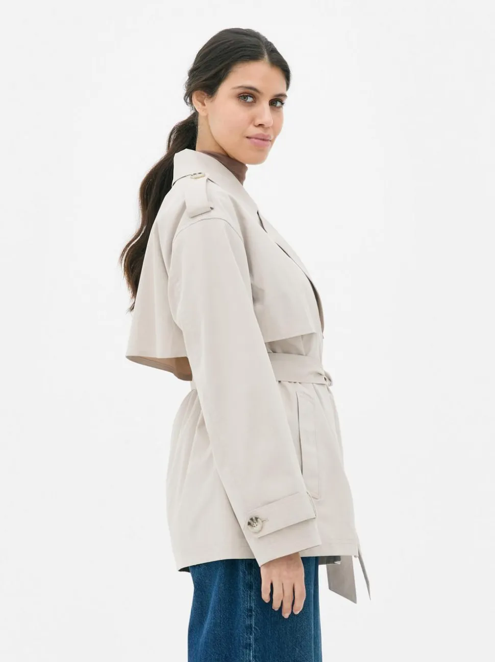 Krótki prochowiec z paskiem