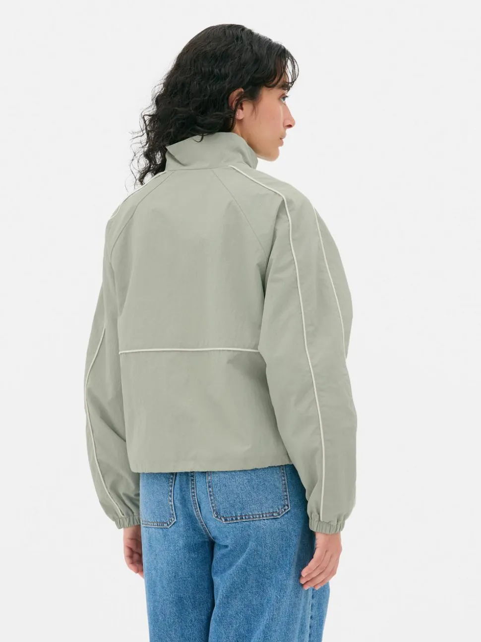 Kurtka przeciwdeszczowa z ozdobną lamówką