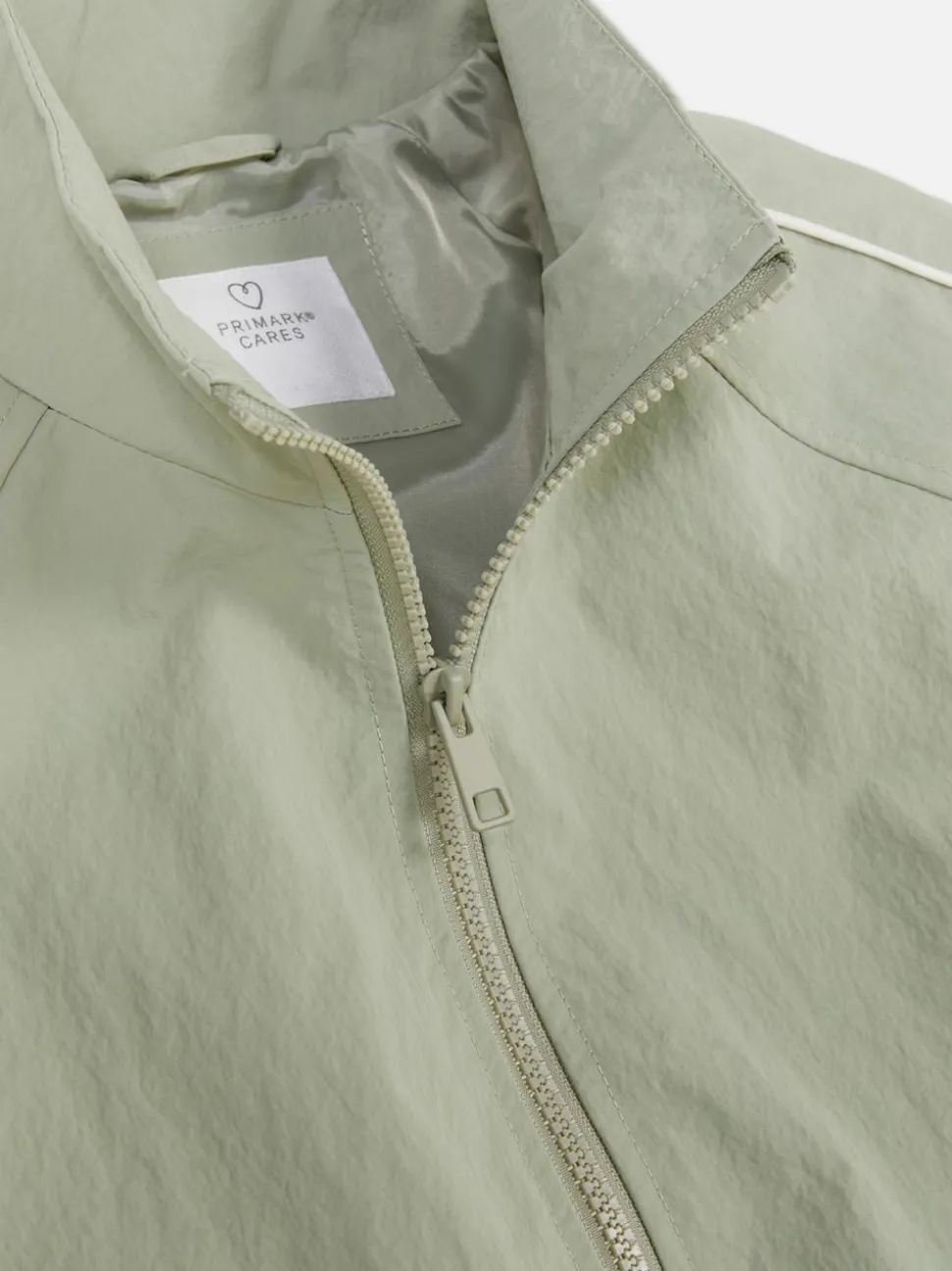 Kurtka przeciwdeszczowa z ozdobną lamówką