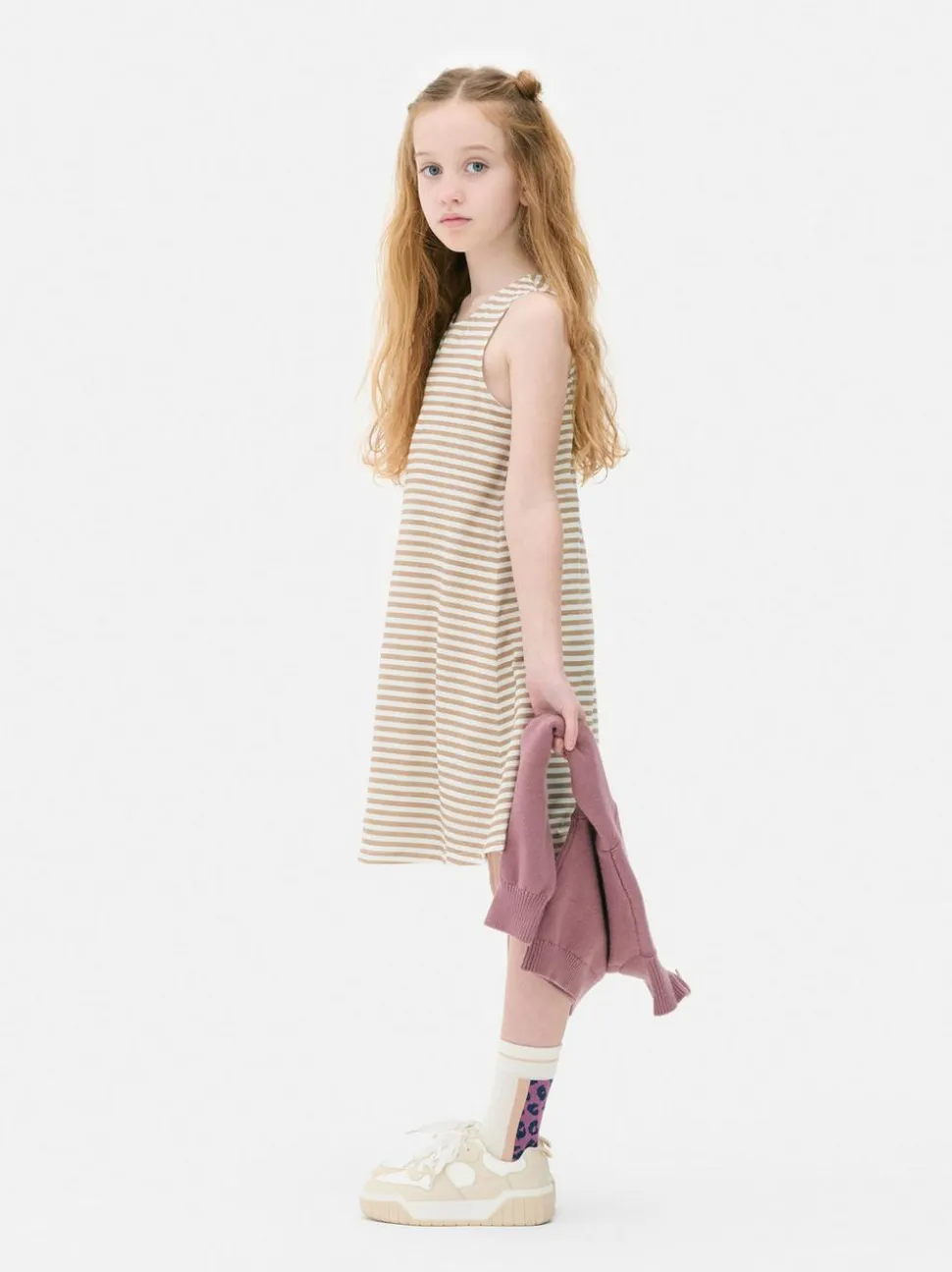 Letnia sukienka w paski bez rękawów