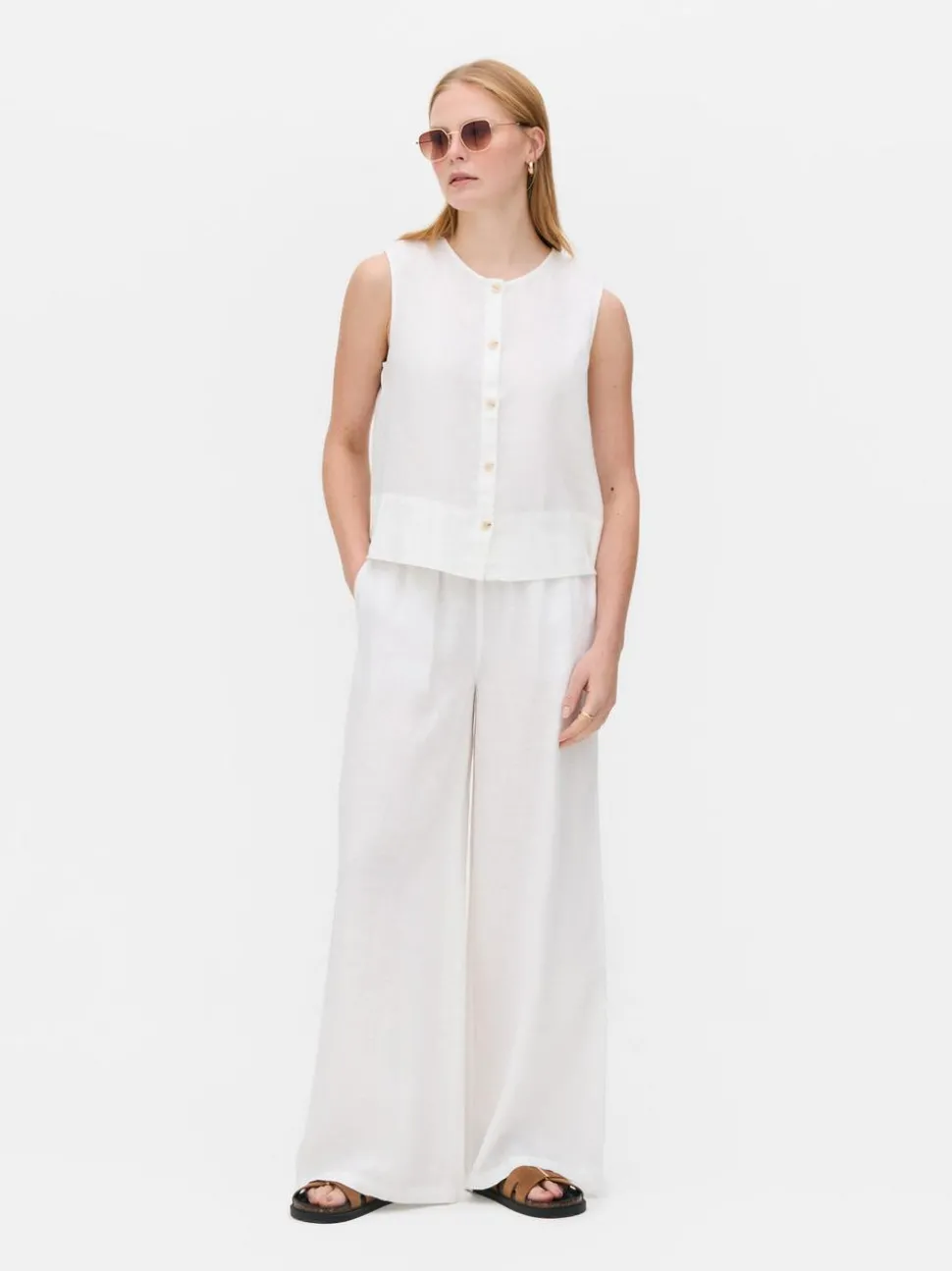 Lniana bluzka bez rękawów The Edit