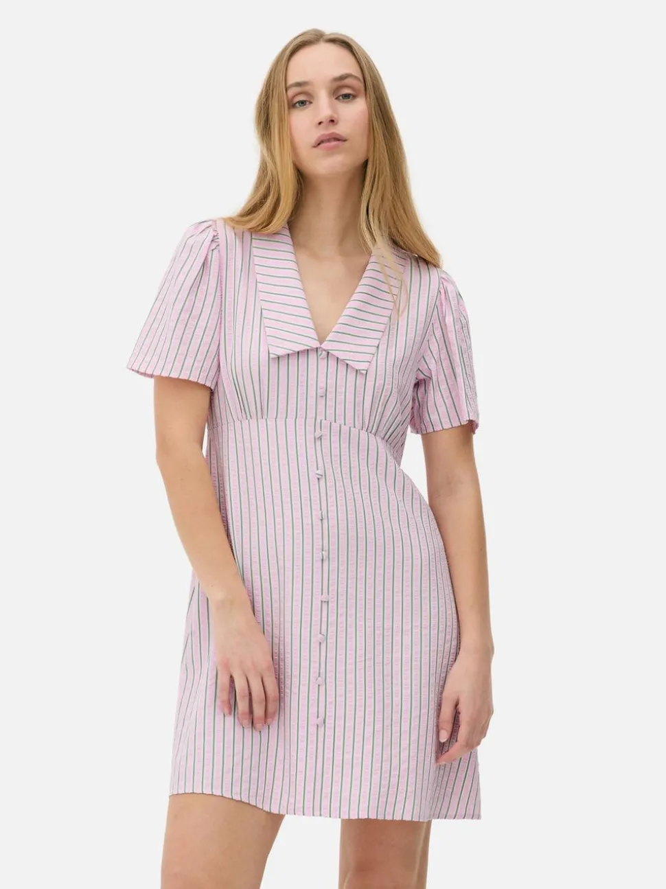 Minisukienka popołudniowa w paski z guzikami