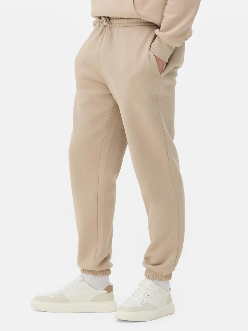 Niezbędne spodnie dresowe ze ściągaczami na dole