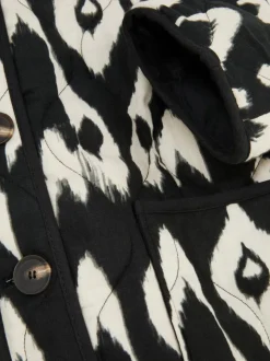 Pikowana kurtka z zapięciem na guziki