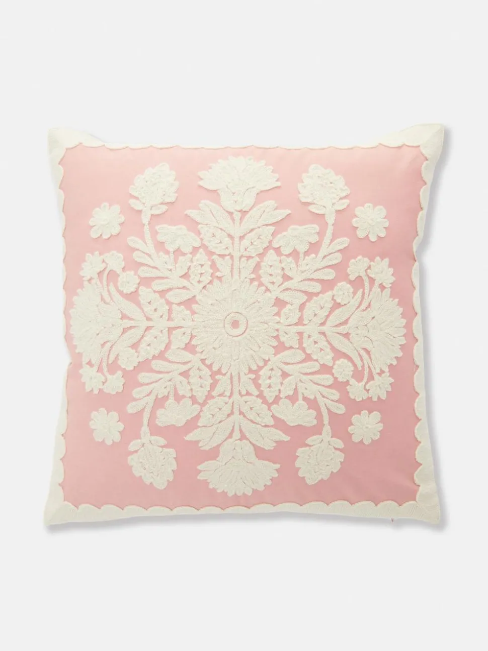 Poduszka z kwiatowym haftem w stonowanej kolorystyce