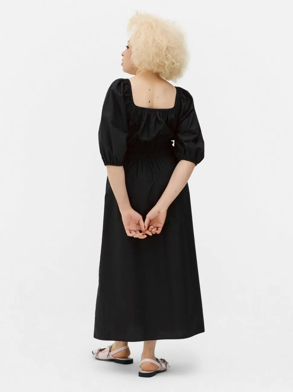 Popelinowa sukienka midi z marszczeniami