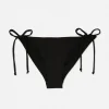 Prążkowany trójkątny dół od bikini