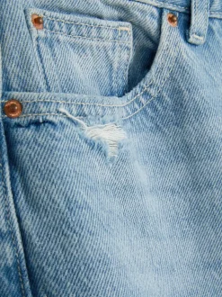 Proste jeansy z efektem znoszenia Paula Echevarría