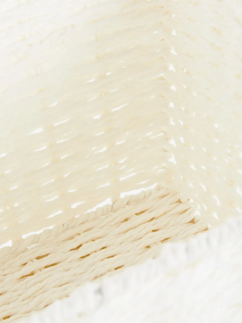 Średni koszyk z papierowej wikliny