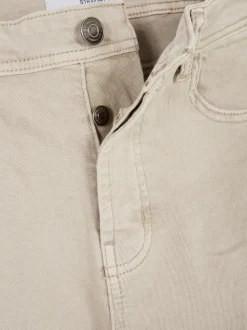 Rozciągliwe jeansy o prostym kroju