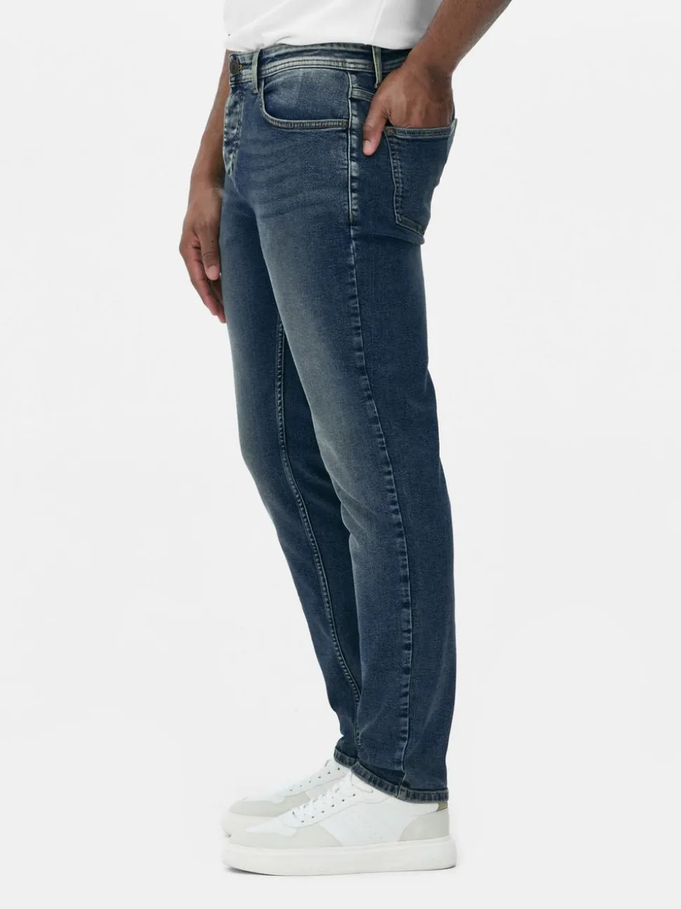 Rozciągliwe jeansy z wąskimi nogawkami