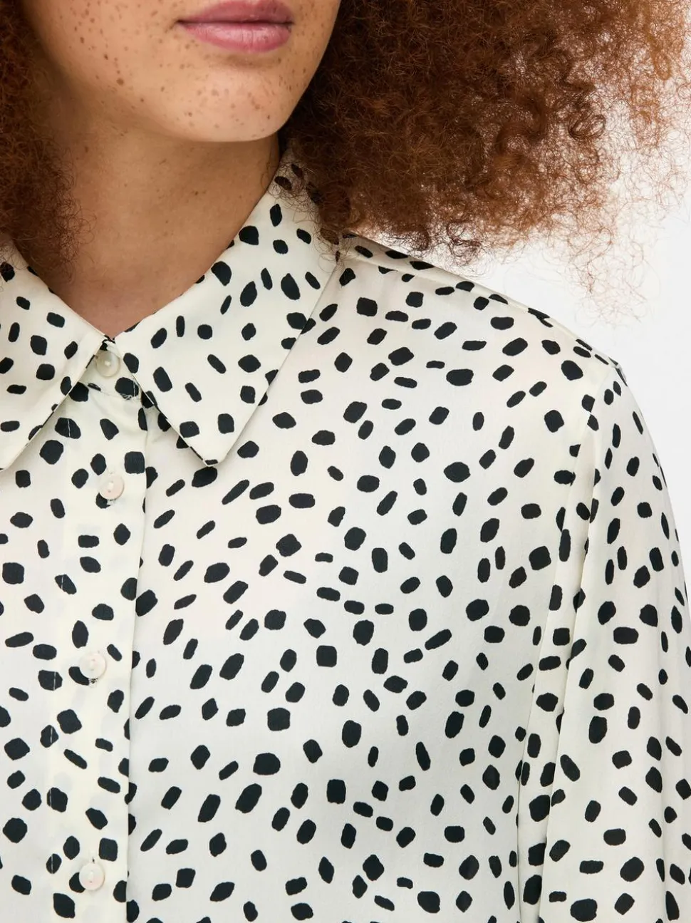 Satynowa koszula z długim rękawem