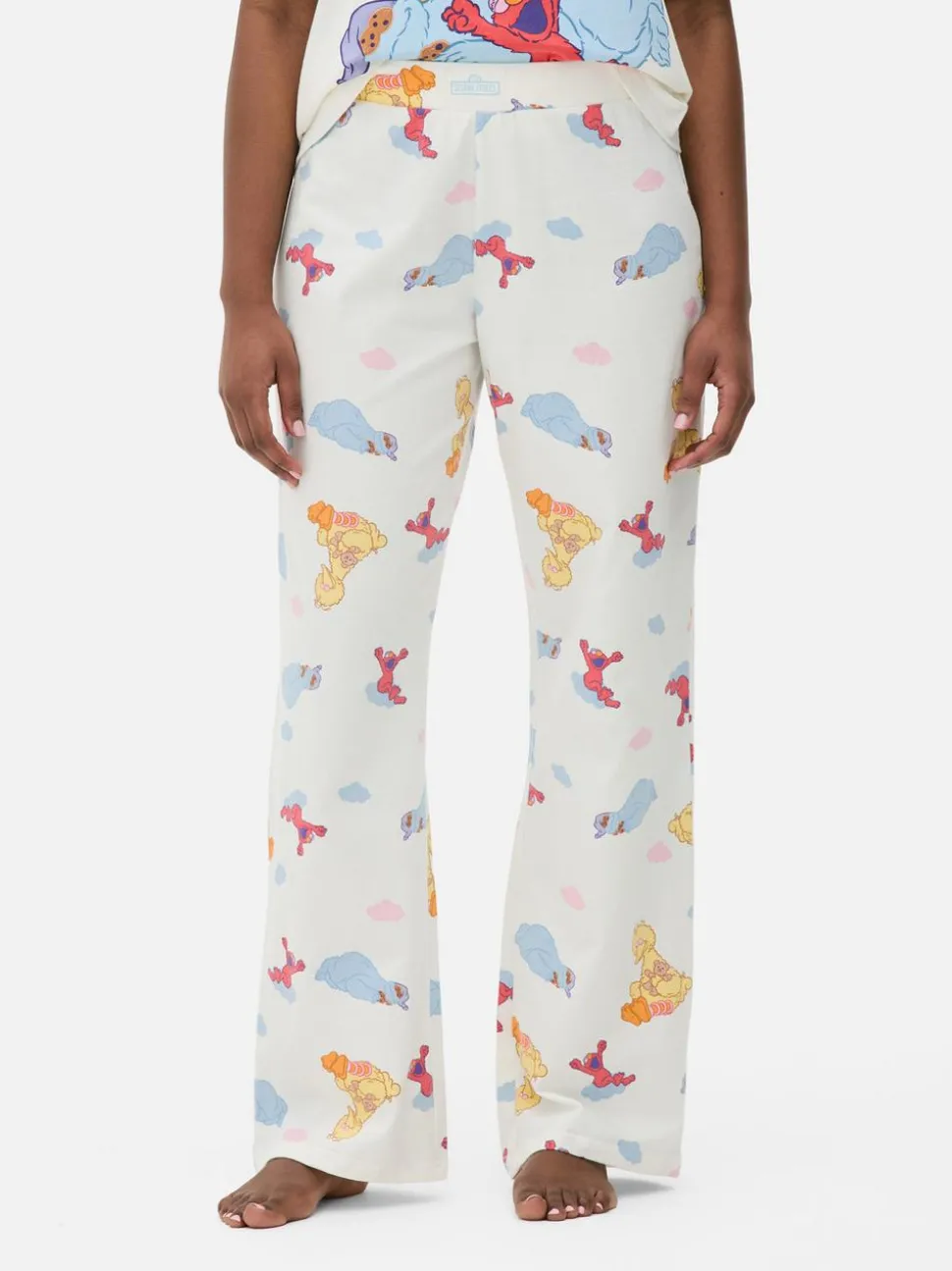 Spodnie od piżamy z motywem Ulicy Sezamkowej