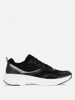 Sznurowane buty sportowe