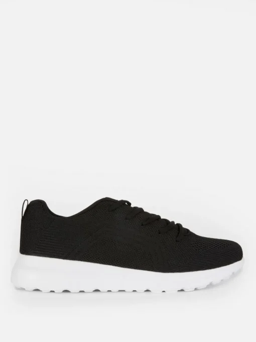 Sznurowane buty sportowe