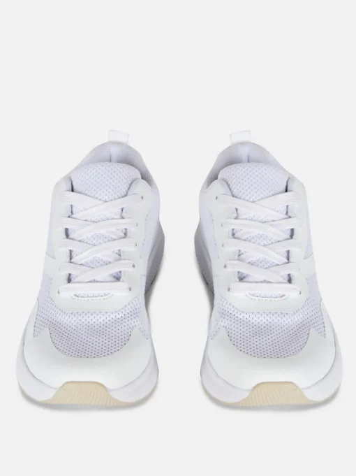Sznurowane buty sportowe