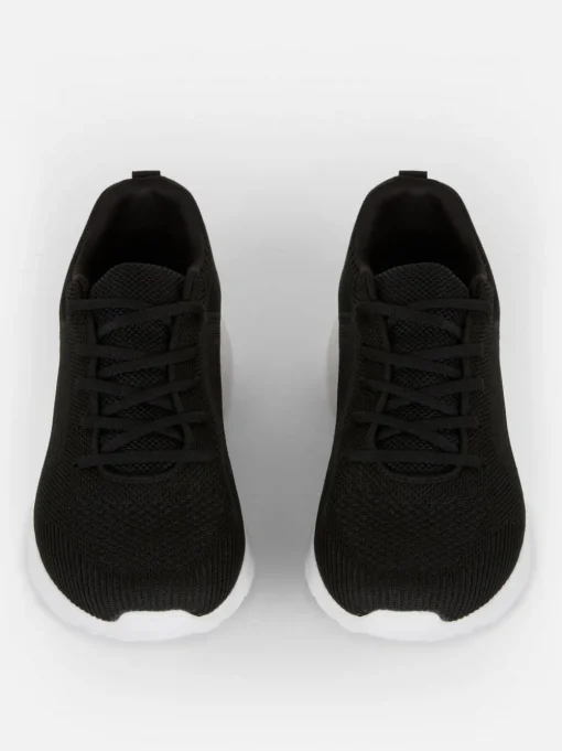 Sznurowane buty sportowe