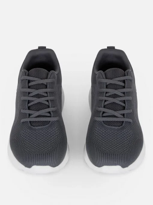 Sznurowane buty sportowe