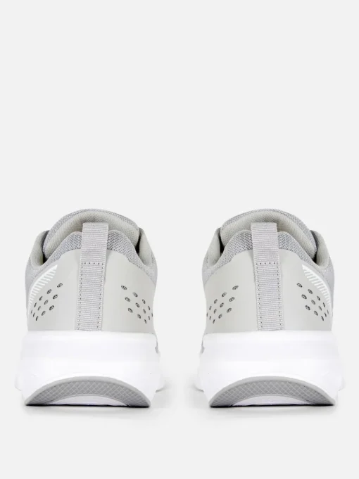 Sznurowane buty sportowe