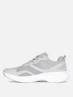 Sznurowane buty sportowe