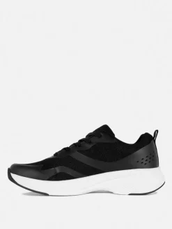 Sznurowane buty sportowe