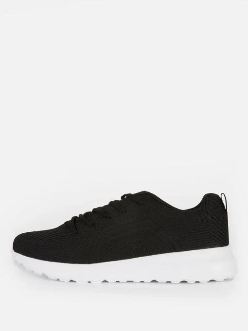 Sznurowane buty sportowe