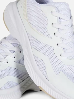 Sznurowane buty sportowe