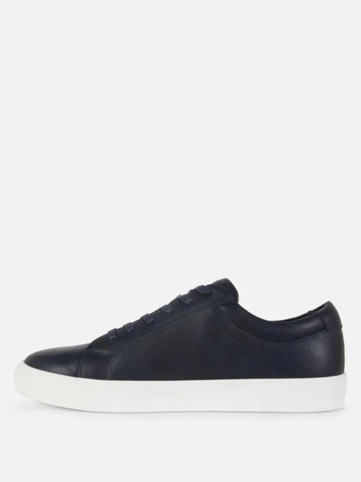 Sznurowane buty sportowe z niską cholewką
