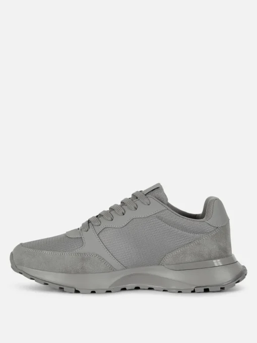 Sznurowane buty sportowe z niską cholewką
