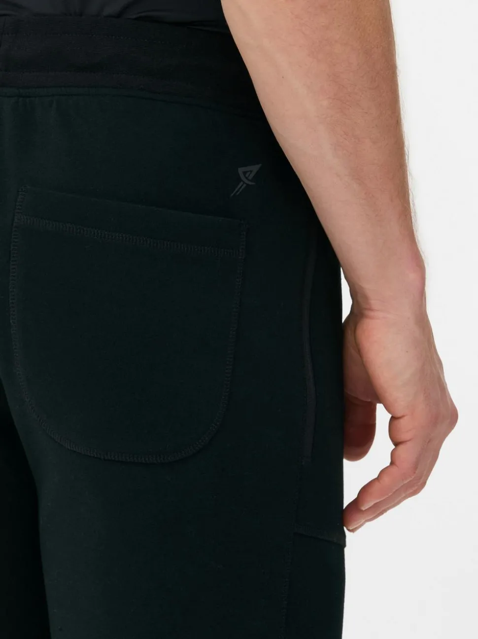 Szorty sportowe ze sznurkiem ściągającym