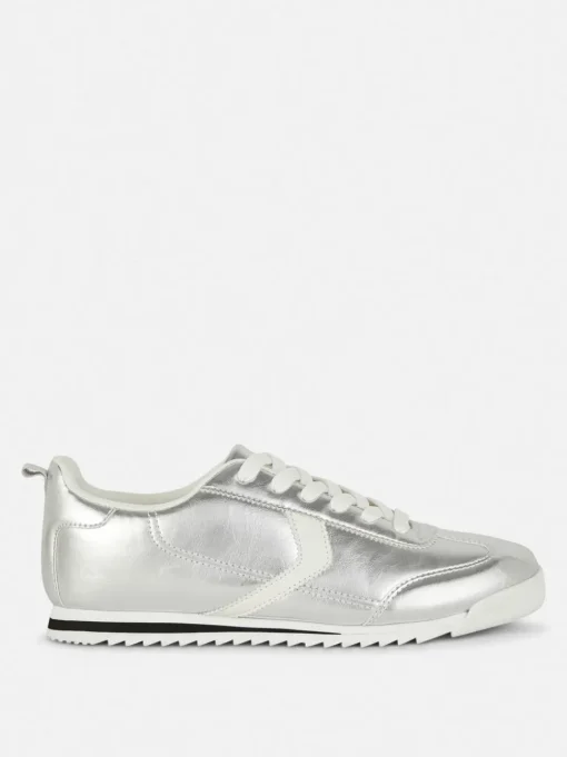 Wąskie buty sportowe retro