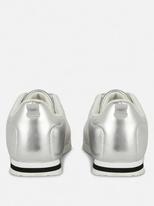 Wąskie buty sportowe retro
