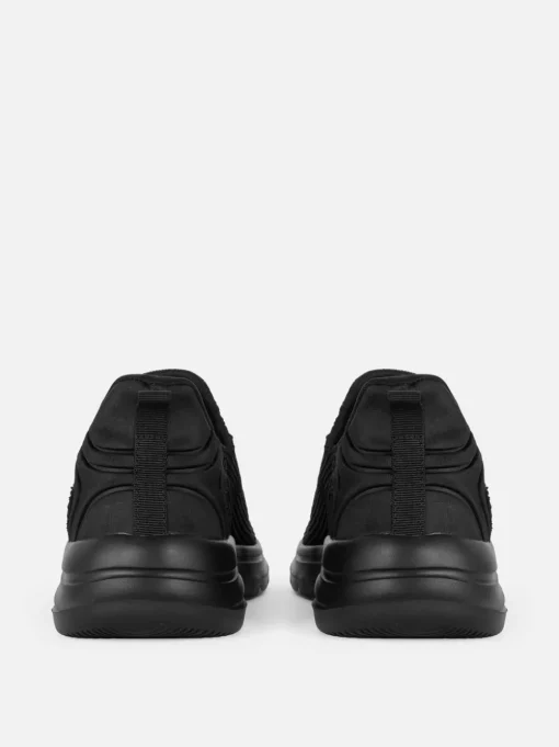 Wsuwane buty sportowe z siateczki